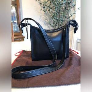 Vintage Coach Legacy Small Zip Bag #9997
Black Leather w/ hangtag and dust bag